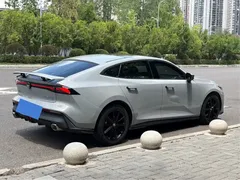 2022 Changan UNI-V 1.5T — фото 3
