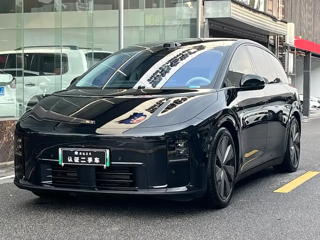 2025 Li Auto i8 Standard