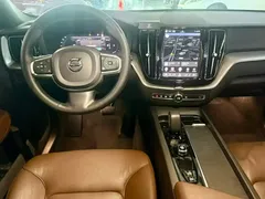 2023 Volvo XC60 4WD Luxury, белый — фото 12