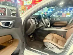 2023 Volvo XC60 4WD Luxury, белый — фото 13