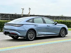 2025 BYD Seal 07 DM-i 1.5L 70km — фото 4