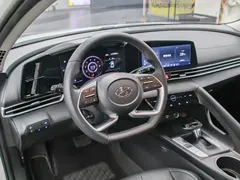 2022 Hyundai Elantra 1.5L CVT LUX Premium, белый — фото 5