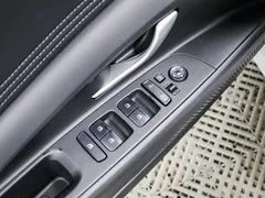 2022 Hyundai Elantra 1.5L CVT LUX Premium, белый — фото 6