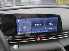 2022 Hyundai Elantra 1.5L CVT LUX Premium, белый — фото 8