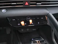2022 Hyundai Elantra 1.5L CVT LUX Premium, белый — фото 10