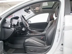 2022 Hyundai Elantra 1.5L CVT LUX Premium, белый — фото 12