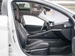 2022 Hyundai Elantra 1.5L CVT LUX Premium, белый — фото 13