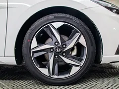 2022 Hyundai Elantra 1.5L CVT LUX Premium, белый — фото 17