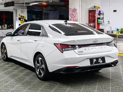2022 Hyundai Elantra 1.5L CVT LUX Premium, белый — фото 19