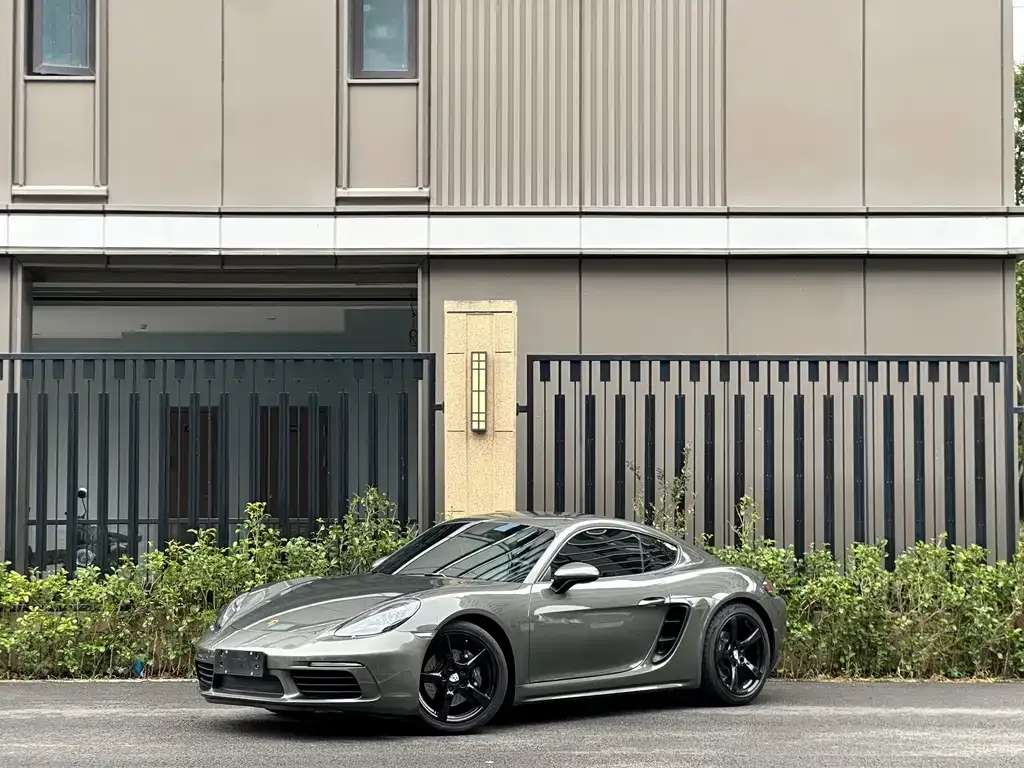 2022 Porsche 718 Cayman 2.0T