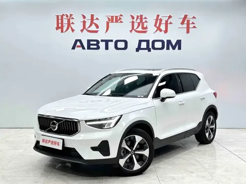 2023 Volvo XC40 B4 4WD Luxury