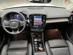 2023 Volvo XC40 B4 4WD Luxury, белый — фото 7
