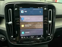 2023 Volvo XC40 B4 4WD Luxury, белый — фото 11