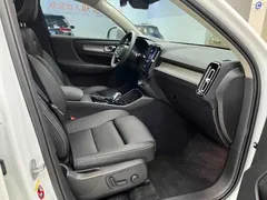 2023 Volvo XC40 B4 4WD Luxury, белый — фото 18