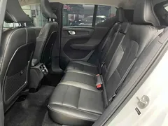 2023 Volvo XC40 B4 4WD Luxury, белый — фото 19