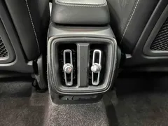 2023 Volvo XC40 B4 4WD Luxury, белый — фото 20