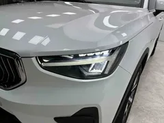 2023 Volvo XC40 B4 4WD Luxury, белый — фото 23
