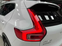 2023 Volvo XC40 B4 4WD Luxury, белый — фото 24