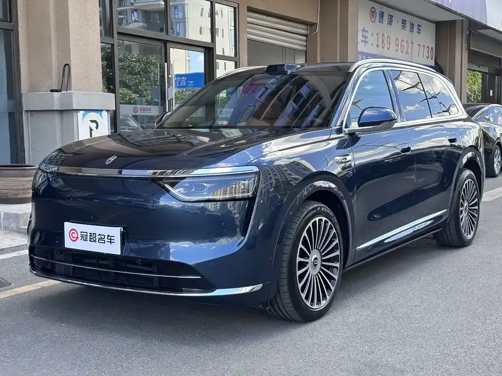 2025 Aito M8 53.4kWh 5 192