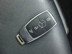 2022 Mercedes-Benz GLB 200, белый — фото 5