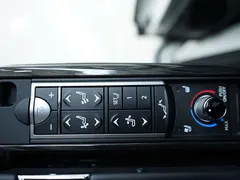 2020 Lexus LM 300h, белый — фото 14