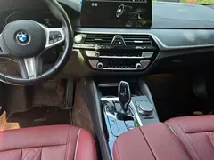 2021 BMW 5 Series 535Le PHEV M Sport, белый — фото 5