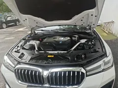 2021 BMW 5 Series 535Le PHEV M Sport, белый — фото 9