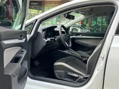 2023 Volkswagen Golf 200TSI DSG, белый — фото 10