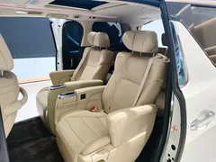2020 Toyota Alphard Hybrid 2.5L Luxury, белый — фото 12