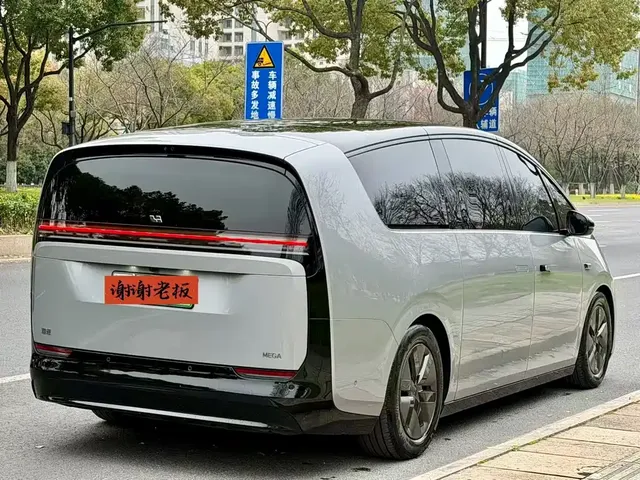 2024 Li Auto MEGA Ultra