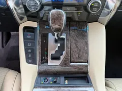 2021 Toyota Alphard Hybrid 2.5L Premium, белый — фото 16