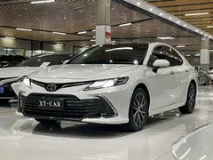 2023 Toyota Camry 2.5G Luxury, белый — фото 1