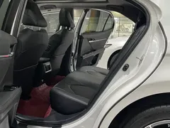 2023 Toyota Camry 2.5G Luxury, белый — фото 6