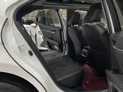 2023 Toyota Camry 2.5G Luxury, белый — фото 7