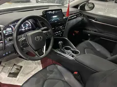 2023 Toyota Camry 2.5G Luxury, белый — фото 11
