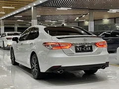 2023 Toyota Camry 2.5G Luxury, белый — фото 16