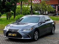 2021 Lexus ES 200 — фото 1
