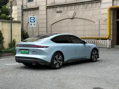 2022 Nio ET5 75kWh, синий — фото 9