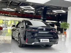 2023 BMW 7 735Li M, чёрный — фото 10