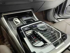 2023 BMW 7 735Li M, чёрный — фото 13