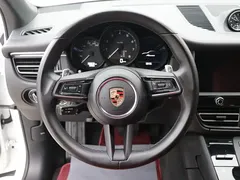 2022 Porsche Macan T 2.0T — фото 17