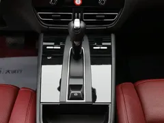 2022 Porsche Macan T 2.0T — фото 21