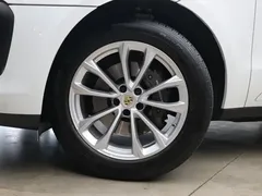 2022 Porsche Macan T 2.0T — фото 28
