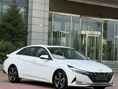 2022 Hyundai Elantra 1.5L CVT LUX Premium, белый — фото 3
