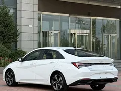 2022 Hyundai Elantra 1.5L CVT LUX Premium, белый — фото 4