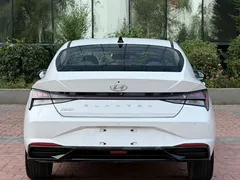 2022 Hyundai Elantra 1.5L CVT LUX Premium, белый — фото 5