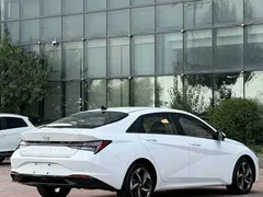 2022 Hyundai Elantra 1.5L CVT LUX Premium, белый — фото 6
