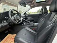 2022 Hyundai Elantra 1.5L CVT LUX Premium, белый — фото 7