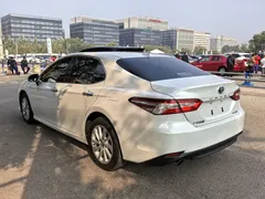 2021 Toyota Camry Hybrid 2.5HGVP Advanced, белый — фото 4