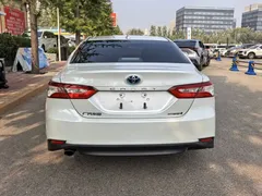 2021 Toyota Camry Hybrid 2.5HGVP Advanced, белый — фото 5